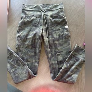 Vuori camo leggings. Bright light shoes some lint but these are in good shape.
